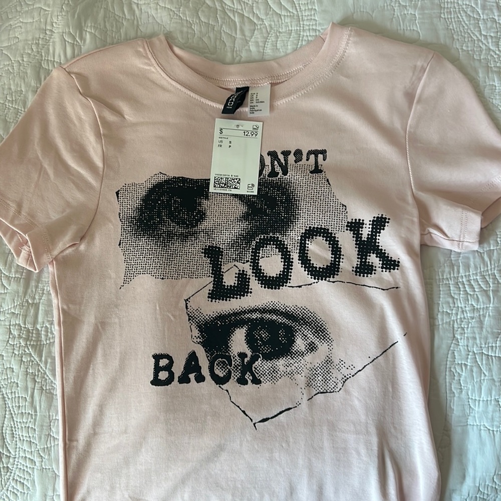 size small, never wore, in great conditions